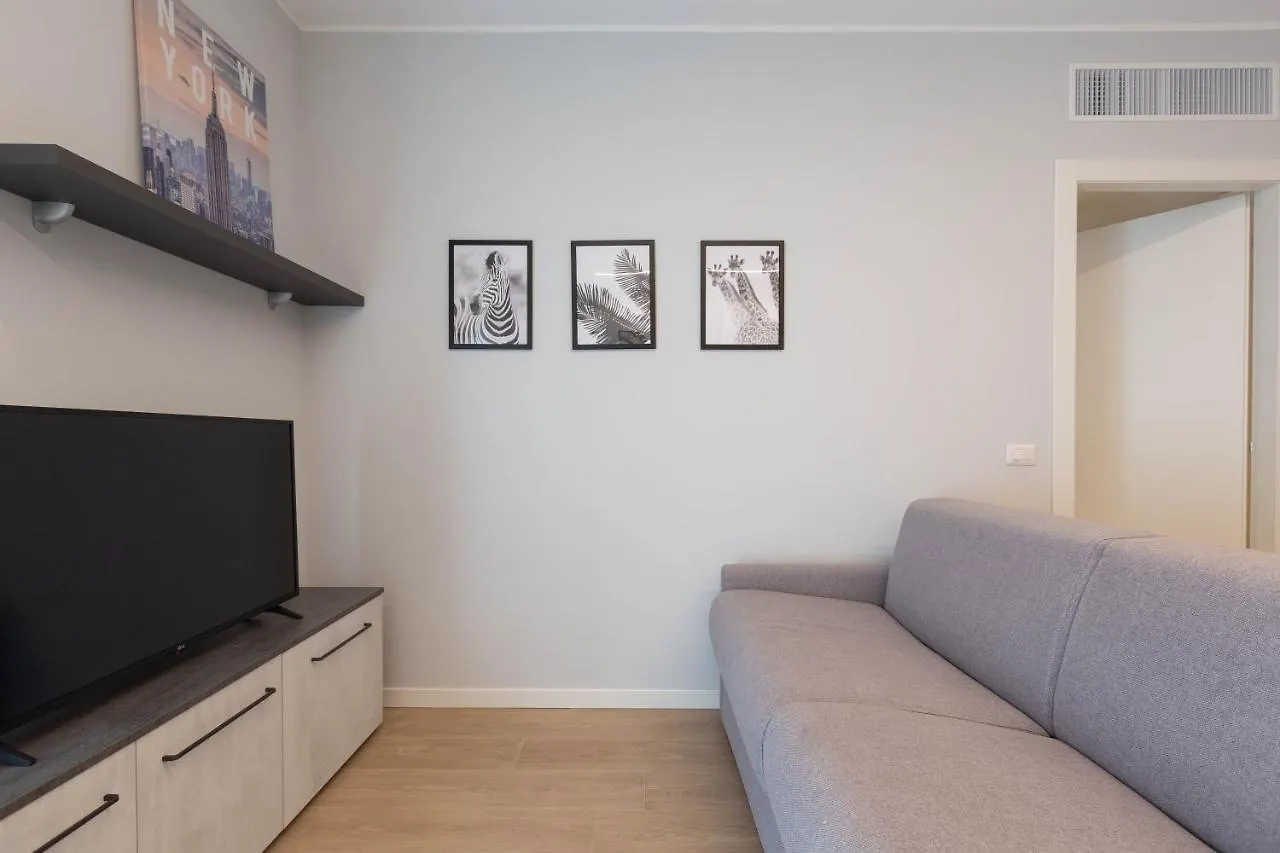 Milano Centrale Modern Apartment 0*, Milan